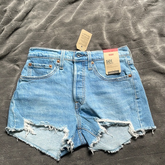 NWT Levi 501 Shorts 26 - Picture 1 of 4